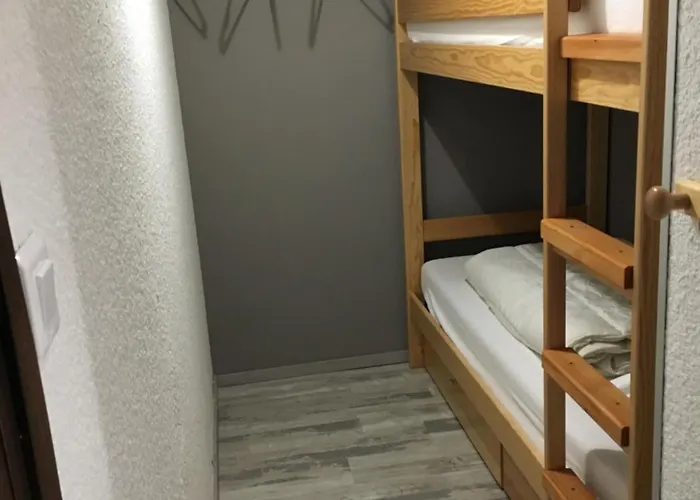 Cosy Face Aux Telecabines *